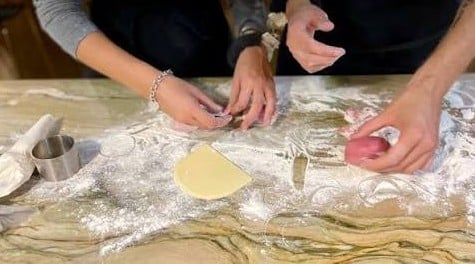 Al momento stai visualizzando Corso di cucina …. non solo una lezione, ma un’esperienza da gustare! Partecipa alla nostra cooking class